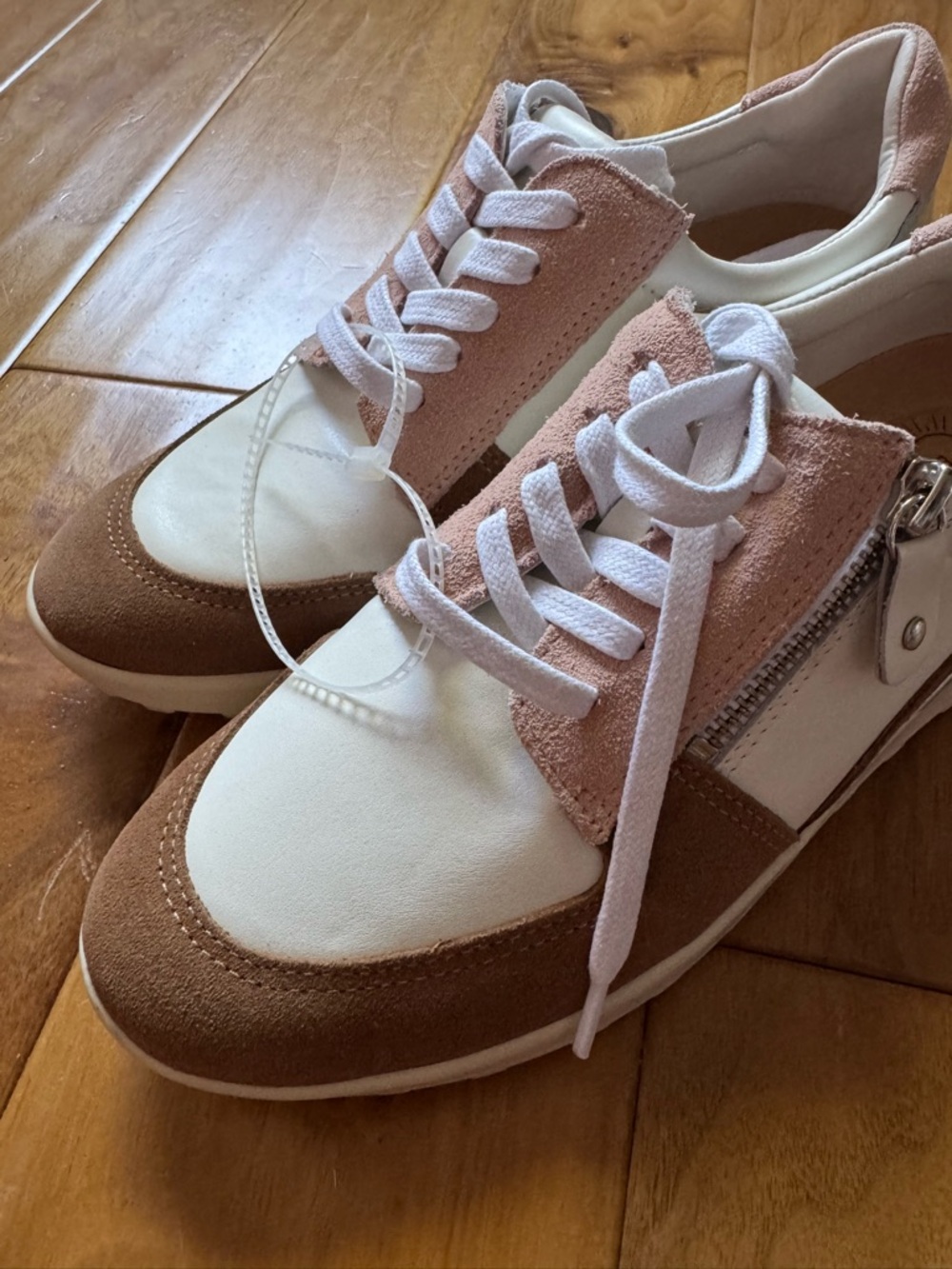 NWT Brioso Mimi Leather Zip Sneakers Sz 7,5 (no original box) - Picture 9 of 15
